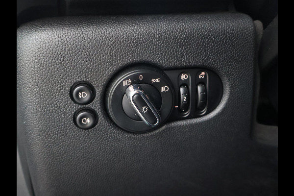 MINI 5-deurs 1.5 COOPER 136 PK 5-DEURS BRITISH RACING GREEN + CARBON BLACK LEDER SPORTINTERIEUR