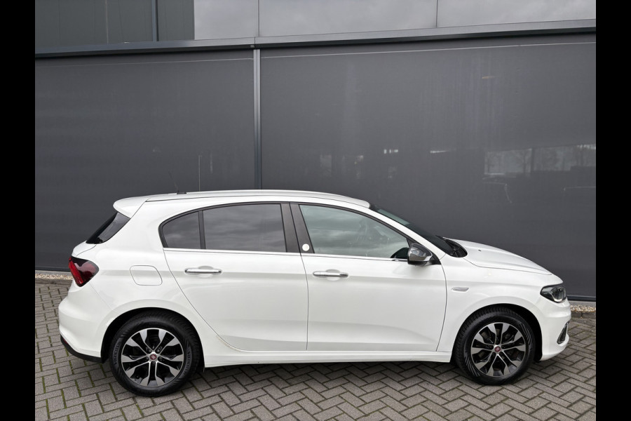 Fiat Tipo 1.4 Mirror Achteruitrijcamera - Airco - Parkeersensor achter - Licht metalen velgen 16 inch - Radio - Navigatie - Mistlampen - Led verlichting - Stuur multifunctioneel - Bluetooth - Cruise control - Ele