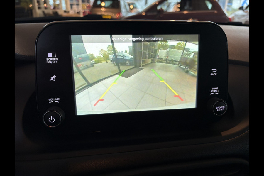 Fiat Tipo 1.4 Mirror Achteruitrijcamera - Airco - Parkeersensor achter - Licht metalen velgen 16 inch - Radio - Navigatie - Mistlampen - Led verlichting - Stuur multifunctioneel - Bluetooth - Cruise control - Ele