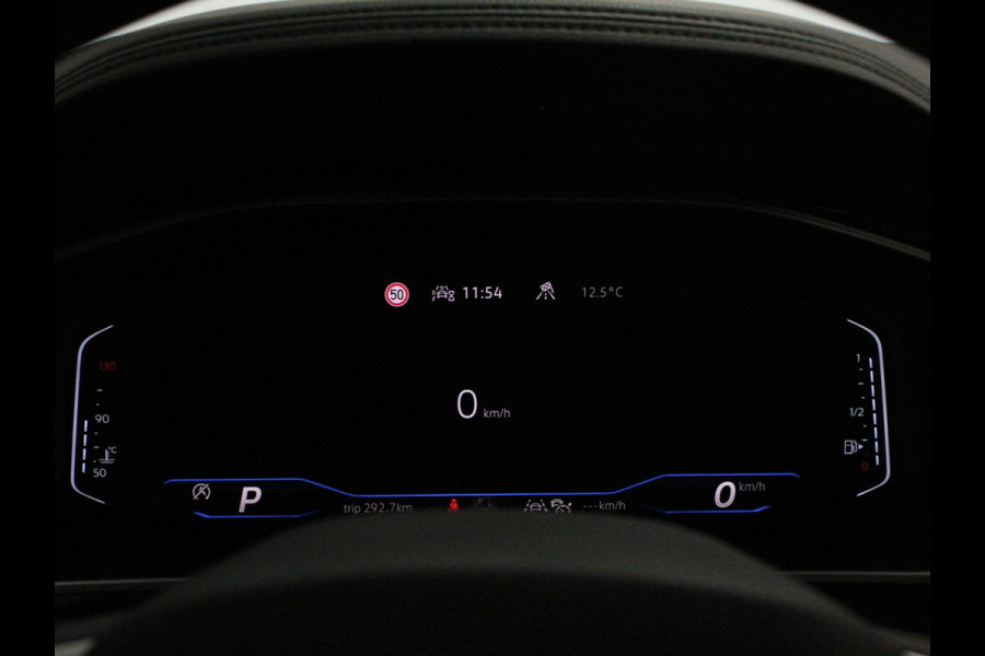 Volkswagen T-Roc 1.5 TSI 150pk Automaat R-Line Digitale Cockpit Climate Control Camera Navigatie Apple Carplay/Android Auto Lichtmetalen Velgen Parkeer sensoren Dab Led Adaptive Cruise Control