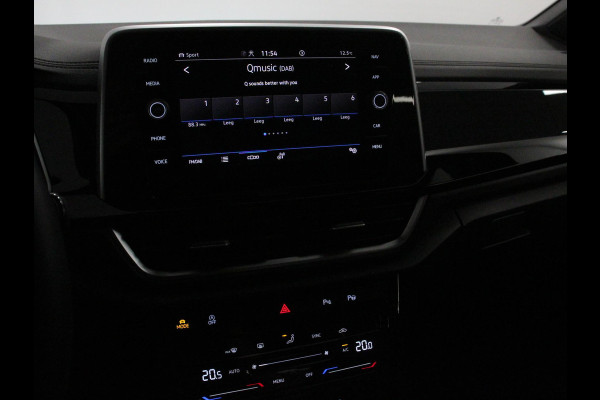 Volkswagen T-Roc 1.5 TSI 150pk Automaat R-Line Digitale Cockpit Climate Control Camera Navigatie Apple Carplay/Android Auto Lichtmetalen Velgen Parkeer sensoren Dab Led Adaptive Cruise Control