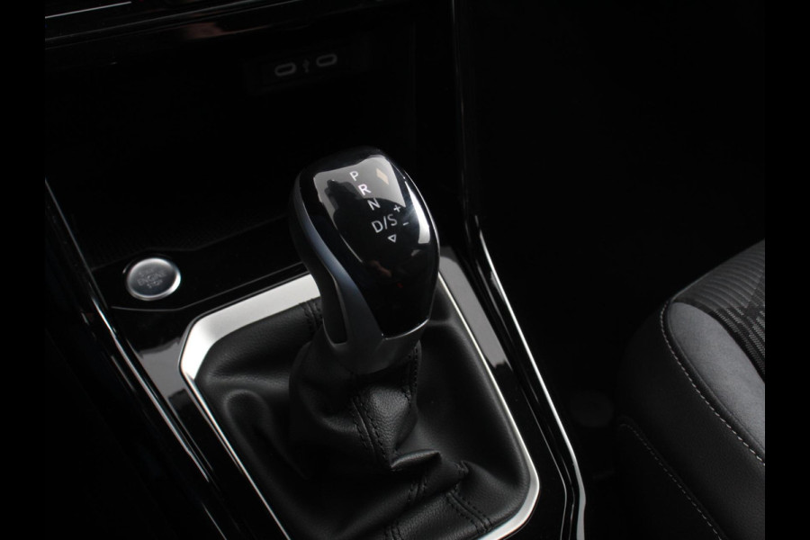 Volkswagen T-Roc 1.5 TSI 150pk Automaat R-Line Digitale Cockpit Climate Control Camera Navigatie Apple Carplay/Android Auto Lichtmetalen Velgen Parkeer sensoren Dab Led Adaptive Cruise Control