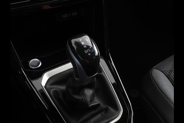 Volkswagen T-Roc 1.5 TSI 150pk Automaat R-Line Digitale Cockpit Climate Control Camera Navigatie Apple Carplay/Android Auto Lichtmetalen Velgen Parkeer sensoren Dab Led Adaptive Cruise Control