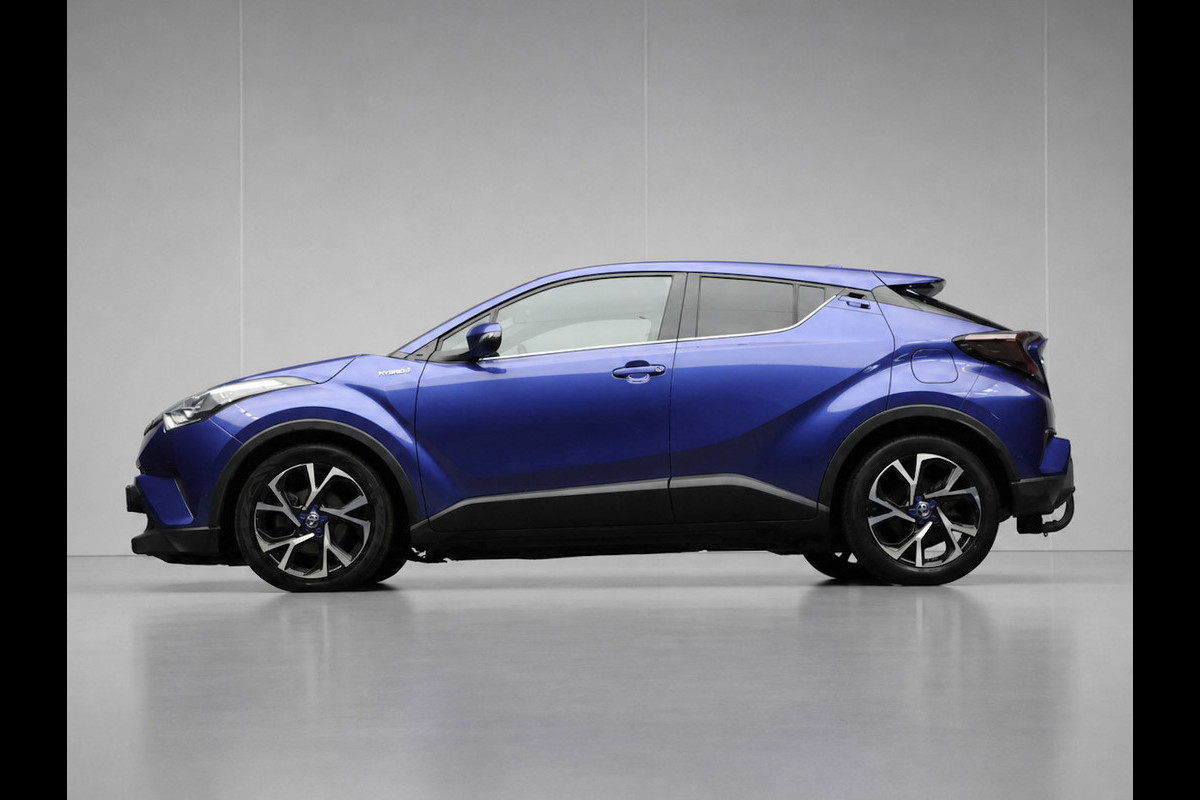 Toyota C-HR 1.8 Hybrid Style Sport (NAVI,CAMERA,STOEL/STUUR VERWARMING,CLIMATE,ADAPTIVE CRUISE,LED,GETINT,SPORTSTOELEN,LM VELGEN)