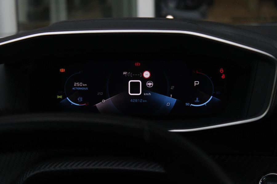 Peugeot 2008 1.2 130PK AUTOMAAT ALLURE PACK | TREKHAAK | ADAPTIVE CRUISE CONTROL | 3-D INSTRUMENTENPANEEL | NAVIGATIE | APPLE CARPLAY/ANDROID AUTO | LED KOPLAMPEN | CLIMATE CONTROL | 17" LICHTMETALEN VELGEN | ACHTERUITRIJ CAMERA | PARKEERSENSOREN | DAB+ RADIO | GETINTE RUITEN |