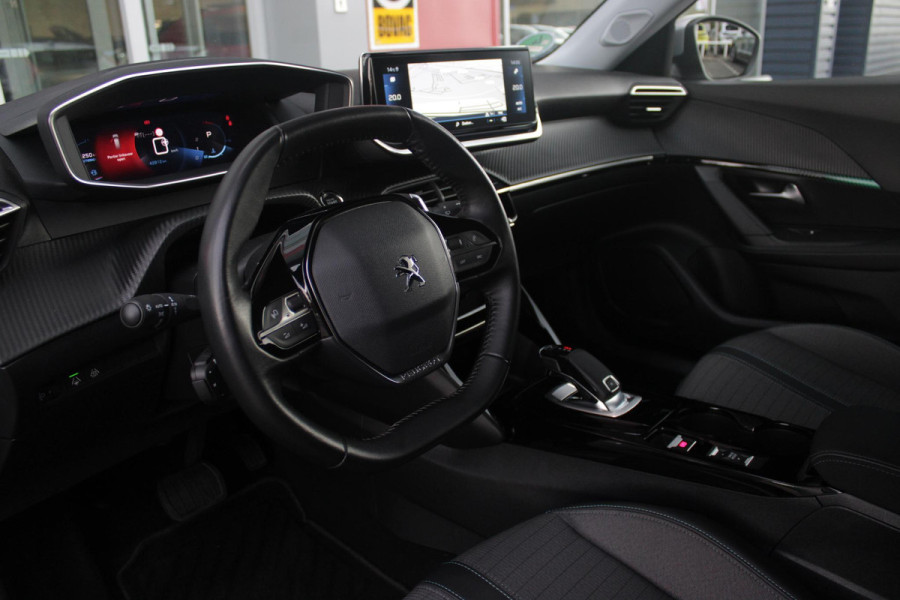 Peugeot 2008 1.2 130PK AUTOMAAT ALLURE PACK | TREKHAAK | ADAPTIVE CRUISE CONTROL | 3-D INSTRUMENTENPANEEL | NAVIGATIE | APPLE CARPLAY/ANDROID AUTO | LED KOPLAMPEN | CLIMATE CONTROL | 17" LICHTMETALEN VELGEN | ACHTERUITRIJ CAMERA | PARKEERSENSOREN | DAB+ RADIO | GETINTE RUITEN |