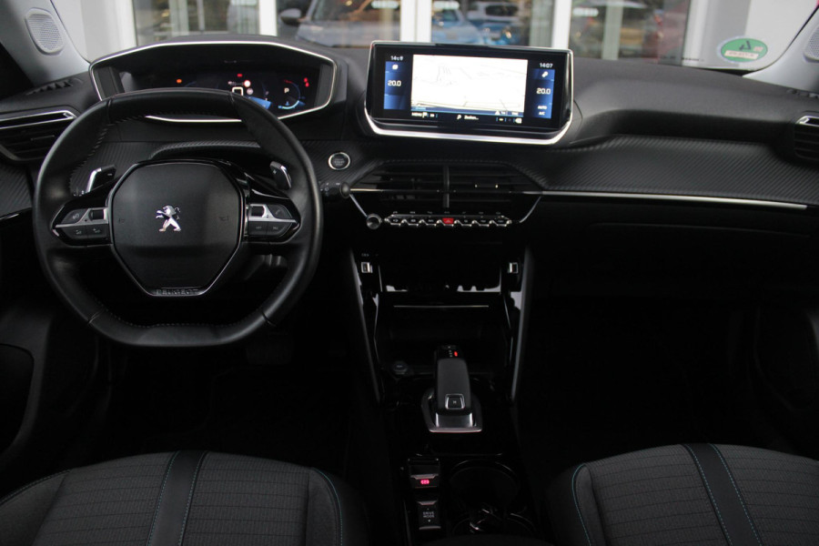 Peugeot 2008 1.2 130PK AUTOMAAT ALLURE PACK | TREKHAAK | ADAPTIVE CRUISE CONTROL | 3-D INSTRUMENTENPANEEL | NAVIGATIE | APPLE CARPLAY/ANDROID AUTO | LED KOPLAMPEN | CLIMATE CONTROL | 17" LICHTMETALEN VELGEN | ACHTERUITRIJ CAMERA | PARKEERSENSOREN | DAB+ RADIO | GETINTE RUITEN |