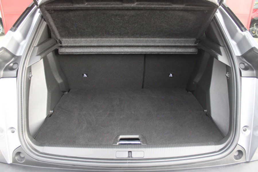 Peugeot 2008 1.2 130PK AUTOMAAT ALLURE PACK | TREKHAAK | ADAPTIVE CRUISE CONTROL | 3-D INSTRUMENTENPANEEL | NAVIGATIE | APPLE CARPLAY/ANDROID AUTO | LED KOPLAMPEN | CLIMATE CONTROL | 17" LICHTMETALEN VELGEN | ACHTERUITRIJ CAMERA | PARKEERSENSOREN | DAB+ RADIO | GETINTE RUITEN |