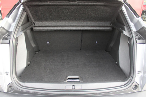 Peugeot 2008 1.2 130PK AUTOMAAT ALLURE PACK | TREKHAAK | ADAPTIVE CRUISE CONTROL | 3-D INSTRUMENTENPANEEL | NAVIGATIE | APPLE CARPLAY/ANDROID AUTO | LED KOPLAMPEN | CLIMATE CONTROL | 17" LICHTMETALEN VELGEN | ACHTERUITRIJ CAMERA | PARKEERSENSOREN | DAB+ RADIO | GETINTE RUITEN |