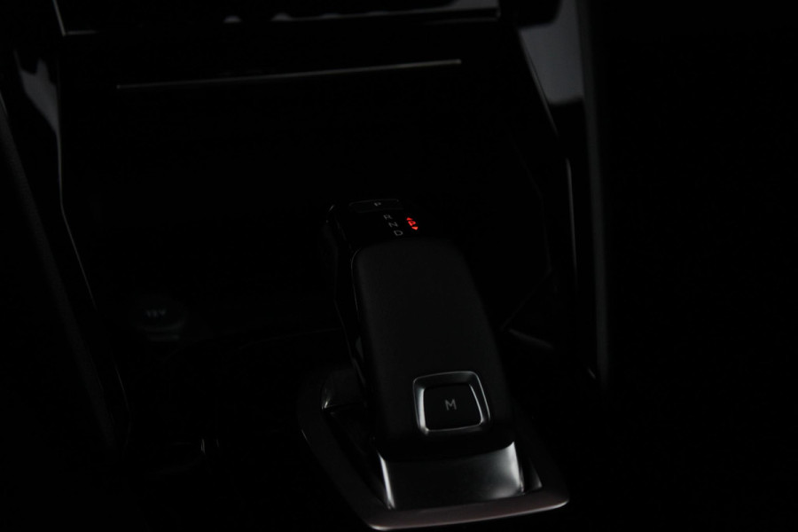 Peugeot 2008 1.2 130PK AUTOMAAT ALLURE PACK | TREKHAAK | ADAPTIVE CRUISE CONTROL | 3-D INSTRUMENTENPANEEL | NAVIGATIE | APPLE CARPLAY/ANDROID AUTO | LED KOPLAMPEN | CLIMATE CONTROL | 17" LICHTMETALEN VELGEN | ACHTERUITRIJ CAMERA | PARKEERSENSOREN | DAB+ RADIO | GETINTE RUITEN |