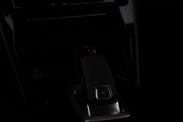 Peugeot 2008 1.2 130PK AUTOMAAT ALLURE PACK | TREKHAAK | ADAPTIVE CRUISE CONTROL | 3-D INSTRUMENTENPANEEL | NAVIGATIE | APPLE CARPLAY/ANDROID AUTO | LED KOPLAMPEN | CLIMATE CONTROL | 17" LICHTMETALEN VELGEN | ACHTERUITRIJ CAMERA | PARKEERSENSOREN | DAB+ RADIO | GETINTE RUITEN |