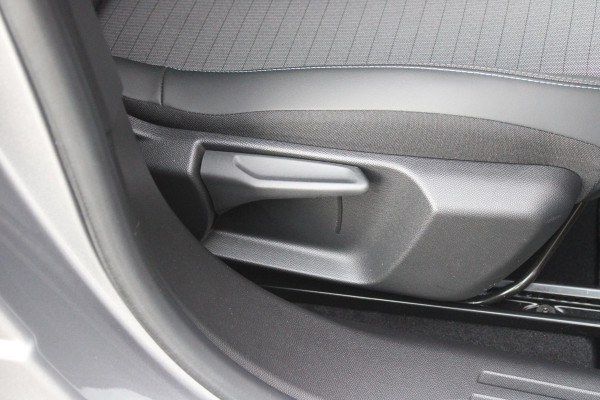 Peugeot 2008 1.2 130PK AUTOMAAT ALLURE PACK | TREKHAAK | ADAPTIVE CRUISE CONTROL | 3-D INSTRUMENTENPANEEL | NAVIGATIE | APPLE CARPLAY/ANDROID AUTO | LED KOPLAMPEN | CLIMATE CONTROL | 17" LICHTMETALEN VELGEN | ACHTERUITRIJ CAMERA | PARKEERSENSOREN | DAB+ RADIO | GETINTE RUITEN |