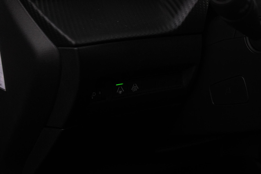 Peugeot 2008 1.2 130PK AUTOMAAT ALLURE PACK | TREKHAAK | ADAPTIVE CRUISE CONTROL | 3-D INSTRUMENTENPANEEL | NAVIGATIE | APPLE CARPLAY/ANDROID AUTO | LED KOPLAMPEN | CLIMATE CONTROL | 17" LICHTMETALEN VELGEN | ACHTERUITRIJ CAMERA | PARKEERSENSOREN | DAB+ RADIO | GETINTE RUITEN |