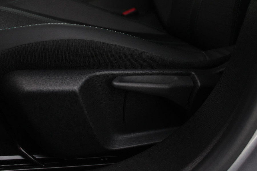 Peugeot 2008 1.2 130PK AUTOMAAT ALLURE PACK | TREKHAAK | ADAPTIVE CRUISE CONTROL | 3-D INSTRUMENTENPANEEL | NAVIGATIE | APPLE CARPLAY/ANDROID AUTO | LED KOPLAMPEN | CLIMATE CONTROL | 17" LICHTMETALEN VELGEN | ACHTERUITRIJ CAMERA | PARKEERSENSOREN | DAB+ RADIO | GETINTE RUITEN |