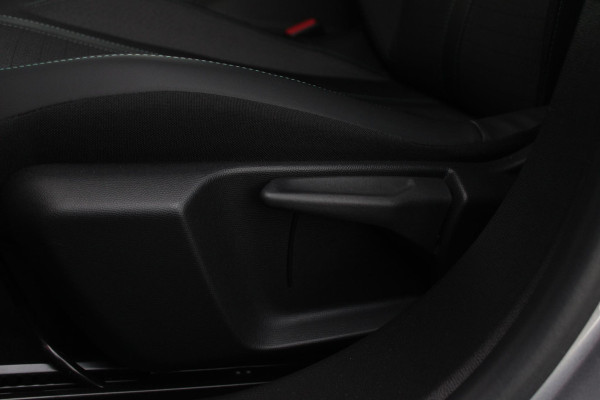 Peugeot 2008 1.2 130PK AUTOMAAT ALLURE PACK | TREKHAAK | ADAPTIVE CRUISE CONTROL | 3-D INSTRUMENTENPANEEL | NAVIGATIE | APPLE CARPLAY/ANDROID AUTO | LED KOPLAMPEN | CLIMATE CONTROL | 17" LICHTMETALEN VELGEN | ACHTERUITRIJ CAMERA | PARKEERSENSOREN | DAB+ RADIO | GETINTE RUITEN |