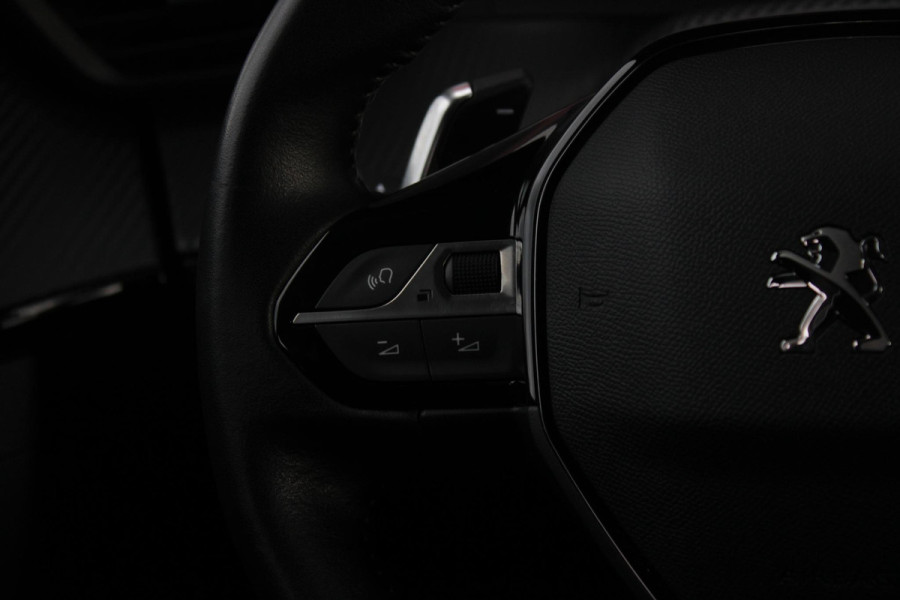 Peugeot 2008 1.2 130PK AUTOMAAT ALLURE PACK | TREKHAAK | ADAPTIVE CRUISE CONTROL | 3-D INSTRUMENTENPANEEL | NAVIGATIE | APPLE CARPLAY/ANDROID AUTO | LED KOPLAMPEN | CLIMATE CONTROL | 17" LICHTMETALEN VELGEN | ACHTERUITRIJ CAMERA | PARKEERSENSOREN | DAB+ RADIO | GETINTE RUITEN |