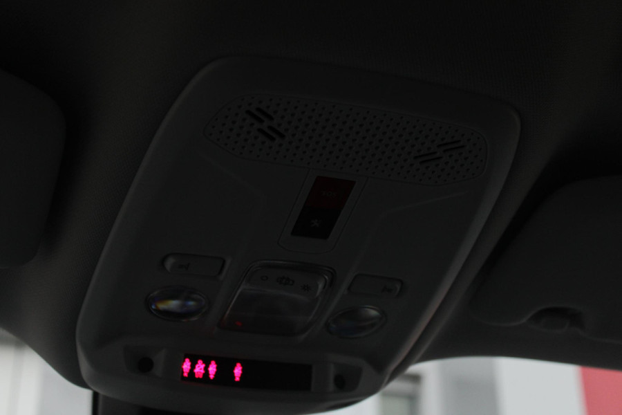 Peugeot 2008 1.2 130PK AUTOMAAT ALLURE PACK | TREKHAAK | ADAPTIVE CRUISE CONTROL | 3-D INSTRUMENTENPANEEL | NAVIGATIE | APPLE CARPLAY/ANDROID AUTO | LED KOPLAMPEN | CLIMATE CONTROL | 17" LICHTMETALEN VELGEN | ACHTERUITRIJ CAMERA | PARKEERSENSOREN | DAB+ RADIO | GETINTE RUITEN |