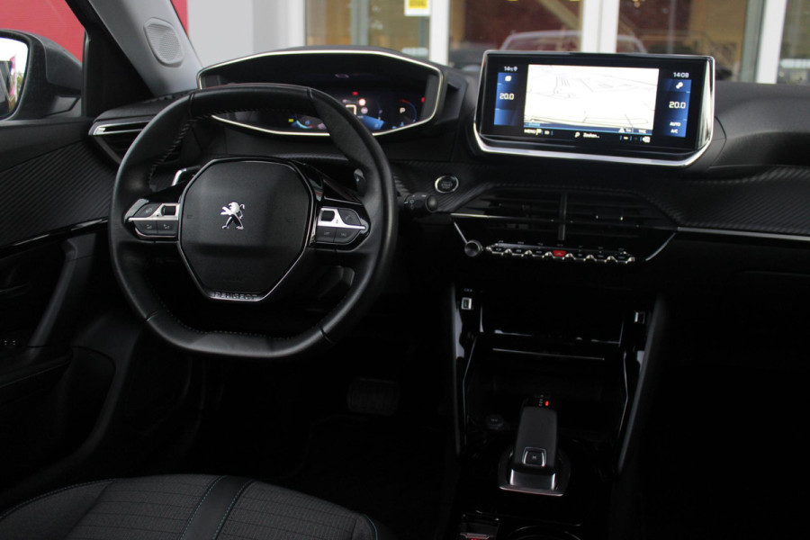 Peugeot 2008 1.2 130PK AUTOMAAT ALLURE PACK | TREKHAAK | ADAPTIVE CRUISE CONTROL | 3-D INSTRUMENTENPANEEL | NAVIGATIE | APPLE CARPLAY/ANDROID AUTO | LED KOPLAMPEN | CLIMATE CONTROL | 17" LICHTMETALEN VELGEN | ACHTERUITRIJ CAMERA | PARKEERSENSOREN | DAB+ RADIO | GETINTE RUITEN |