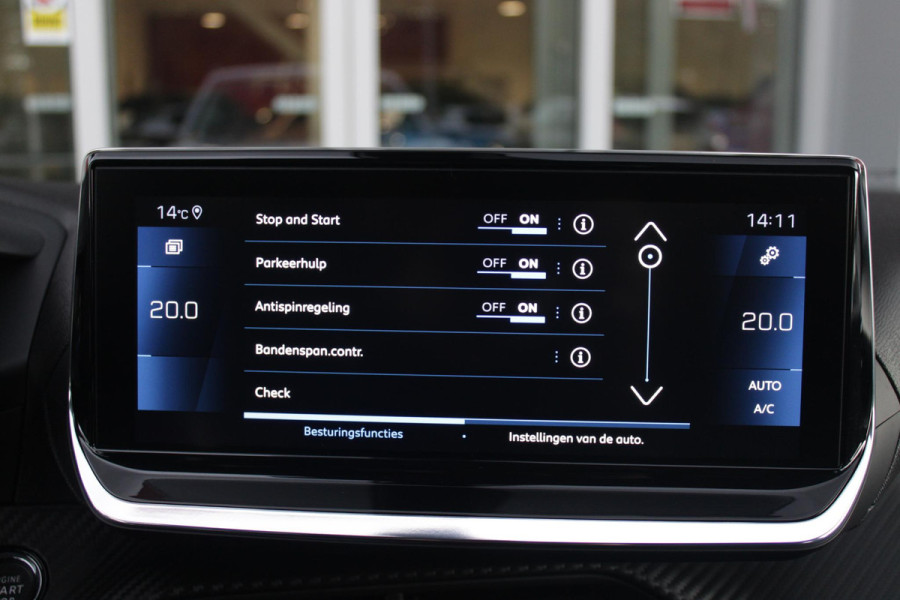 Peugeot 2008 1.2 130PK AUTOMAAT ALLURE PACK | TREKHAAK | ADAPTIVE CRUISE CONTROL | 3-D INSTRUMENTENPANEEL | NAVIGATIE | APPLE CARPLAY/ANDROID AUTO | LED KOPLAMPEN | CLIMATE CONTROL | 17" LICHTMETALEN VELGEN | ACHTERUITRIJ CAMERA | PARKEERSENSOREN | DAB+ RADIO | GETINTE RUITEN |