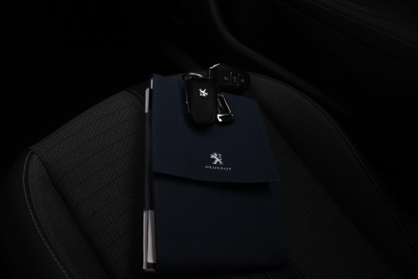 Peugeot 2008 1.2 130PK AUTOMAAT ALLURE PACK | TREKHAAK | ADAPTIVE CRUISE CONTROL | 3-D INSTRUMENTENPANEEL | NAVIGATIE | APPLE CARPLAY/ANDROID AUTO | LED KOPLAMPEN | CLIMATE CONTROL | 17" LICHTMETALEN VELGEN | ACHTERUITRIJ CAMERA | PARKEERSENSOREN | DAB+ RADIO | GETINTE RUITEN |