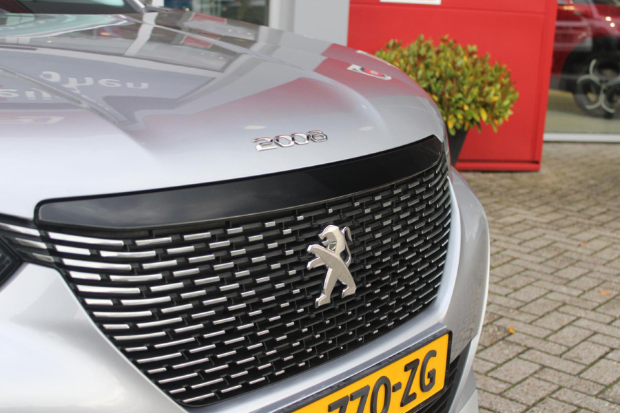 Peugeot 2008 1.2 130PK AUTOMAAT ALLURE PACK | TREKHAAK | ADAPTIVE CRUISE CONTROL | 3-D INSTRUMENTENPANEEL | NAVIGATIE | APPLE CARPLAY/ANDROID AUTO | LED KOPLAMPEN | CLIMATE CONTROL | 17" LICHTMETALEN VELGEN | ACHTERUITRIJ CAMERA | PARKEERSENSOREN | DAB+ RADIO | GETINTE RUITEN |