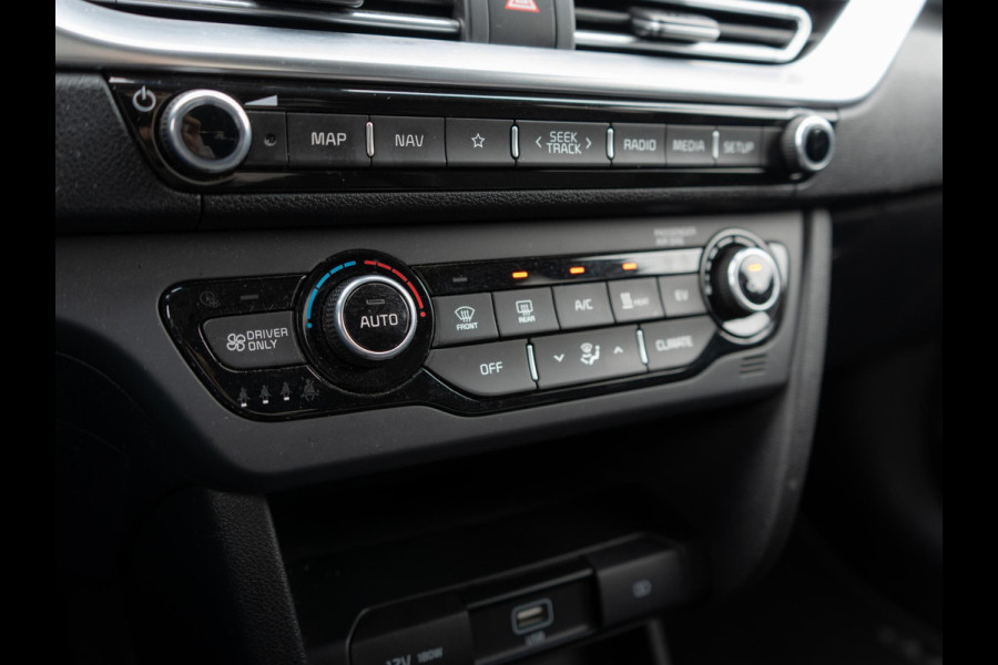 Kia e-Niro DynamicPlusLine 64 kWh SOH 98 % |Stoel en stuurverwarming | Schuif/-kanteldak | Achteruitrijcamera | Navigatie | Carplay | PDC voor & achter | Achteruitrijcamera