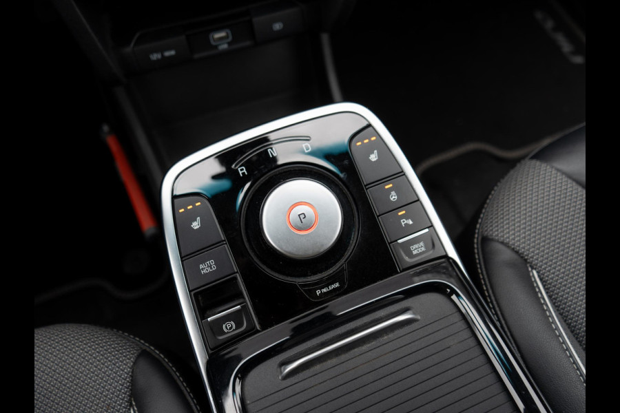 Kia e-Niro DynamicPlusLine 64 kWh SOH 98 % |Stoel en stuurverwarming | Schuif/-kanteldak | Achteruitrijcamera | Navigatie | Carplay | PDC voor & achter | Achteruitrijcamera