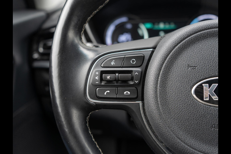 Kia e-Niro DynamicPlusLine 64 kWh SOH 98 % |Stoel en stuurverwarming | Schuif/-kanteldak | Achteruitrijcamera | Navigatie | Carplay | PDC voor & achter | Achteruitrijcamera