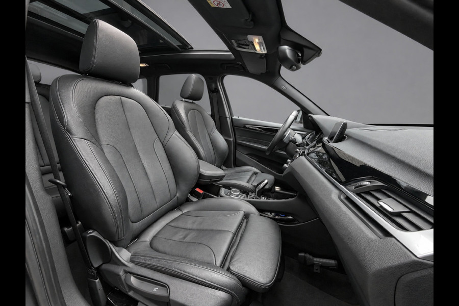 BMW X1 SDrive20i Automaat Orange Edition II, panoramadak, trekhaak, leder sportinterieur, vele opties, Origineel NL auto met nap