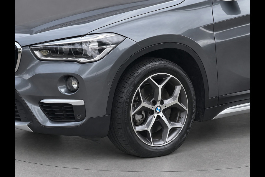 BMW X1 SDrive20i Automaat Orange Edition II, panoramadak, trekhaak, leder sportinterieur, vele opties, Origineel NL auto met nap