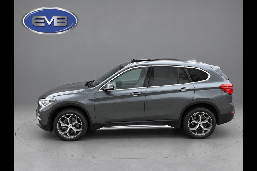 BMW X1 SDrive20i Automaat Orange Edition II, panoramadak, trekhaak, leder sportinterieur, vele opties, Origineel NL auto met nap