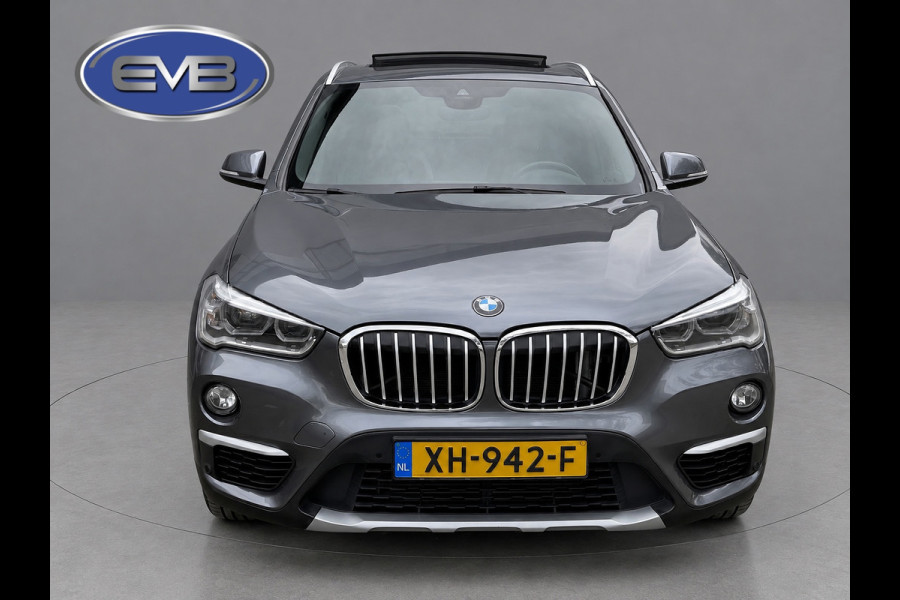 BMW X1 SDrive20i Automaat Orange Edition II, panoramadak, trekhaak, leder sportinterieur, vele opties, Origineel NL auto met nap