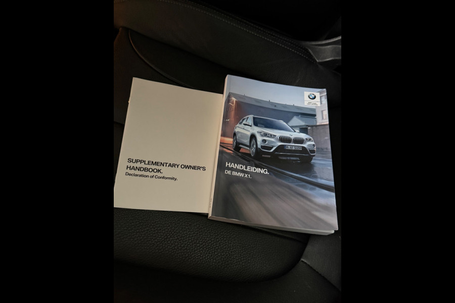 BMW X1 SDrive20i Automaat Orange Edition II, panoramadak, trekhaak, leder sportinterieur, vele opties, Origineel NL auto met nap