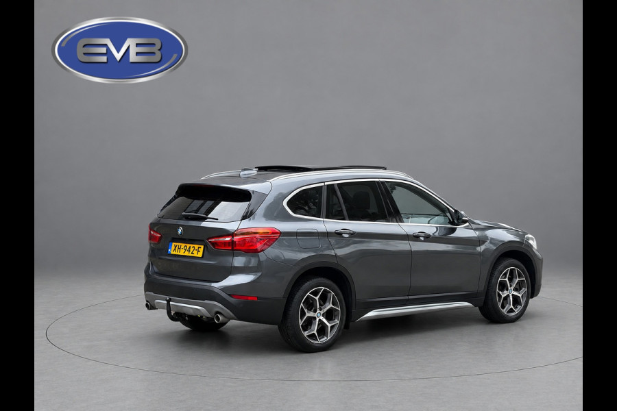 BMW X1 SDrive20i Automaat Orange Edition II, panoramadak, trekhaak, leder sportinterieur, vele opties, Origineel NL auto met nap