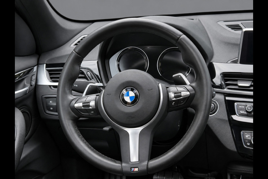 BMW X1 SDrive20i Automaat Orange Edition II, panoramadak, trekhaak, leder sportinterieur, vele opties, Origineel NL auto met nap