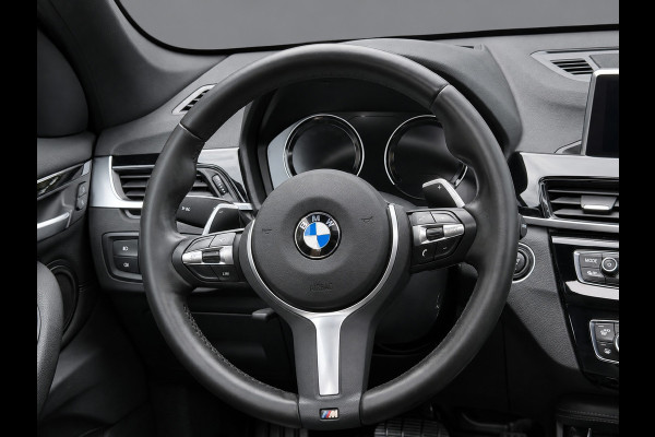 BMW X1 SDrive20i Automaat Orange Edition II, panoramadak, trekhaak, leder sportinterieur, vele opties, Origineel NL auto met nap