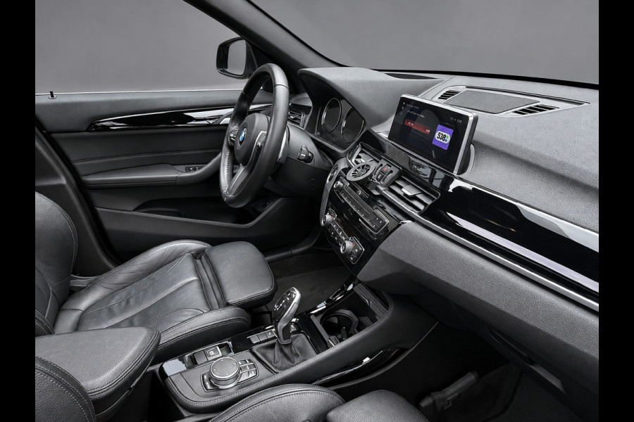 BMW X1 SDrive20i Automaat Orange Edition II, panoramadak, trekhaak, leder sportinterieur, vele opties, Origineel NL auto met nap