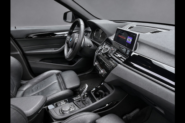BMW X1 SDrive20i Automaat Orange Edition II, panoramadak, trekhaak, leder sportinterieur, vele opties, Origineel NL auto met nap