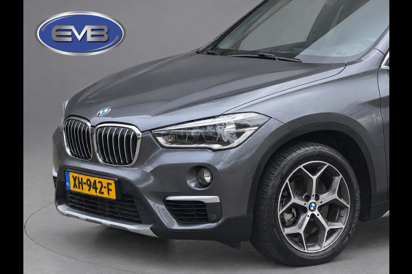 BMW X1 SDrive20i Automaat Orange Edition II, panoramadak, trekhaak, leder sportinterieur, vele opties, Origineel NL auto met nap