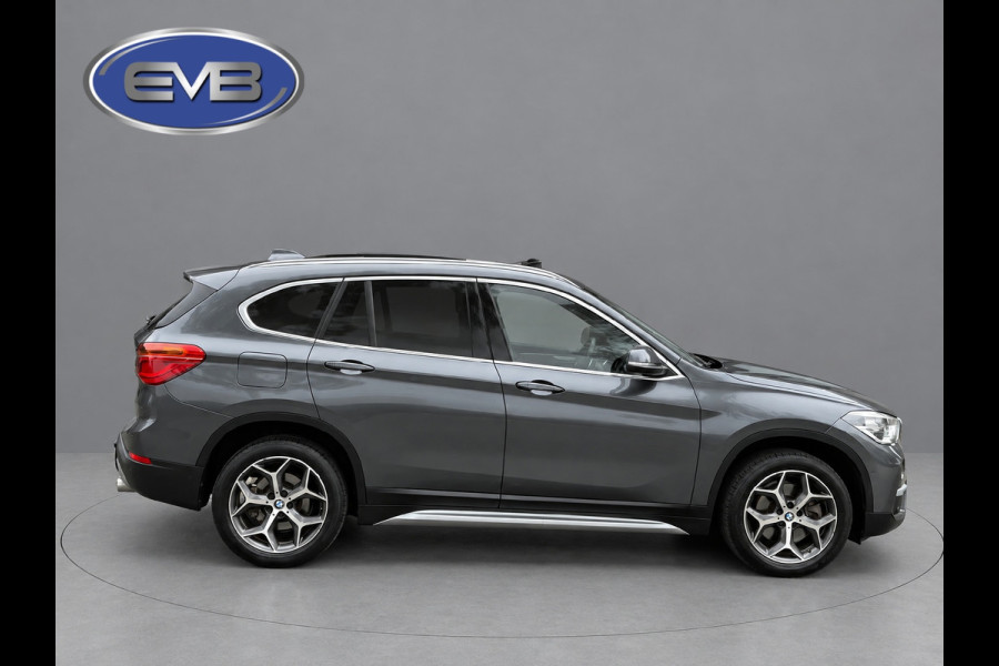 BMW X1 SDrive20i Automaat Orange Edition II, panoramadak, trekhaak, leder sportinterieur, vele opties, Origineel NL auto met nap