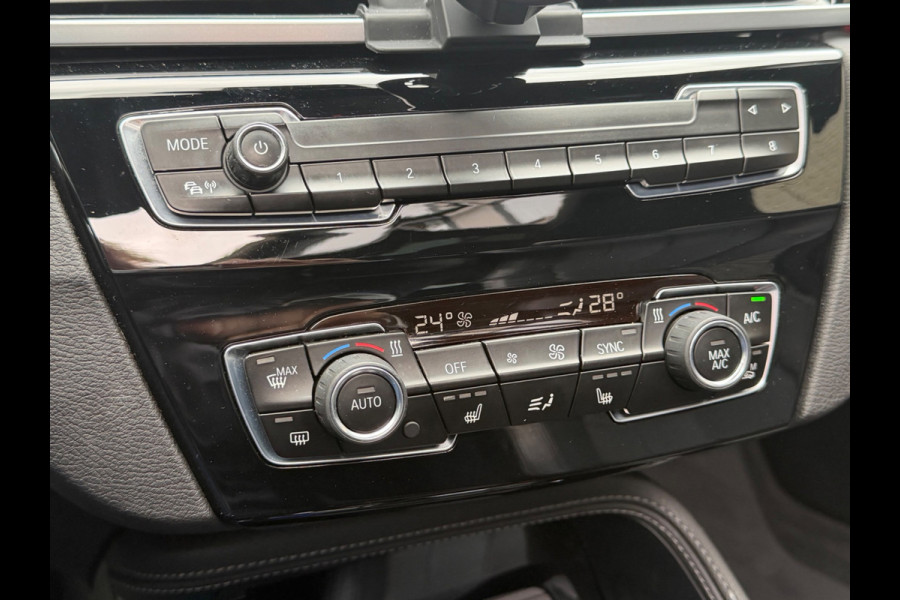 BMW X1 SDrive20i Automaat Orange Edition II, panoramadak, trekhaak, leder sportinterieur, vele opties, Origineel NL auto met nap