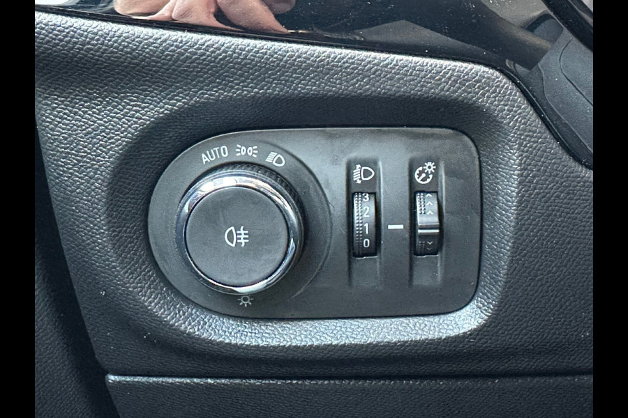 Opel Corsa 1.2 Edition 5 Deurs Navi Airco Carplay PDC