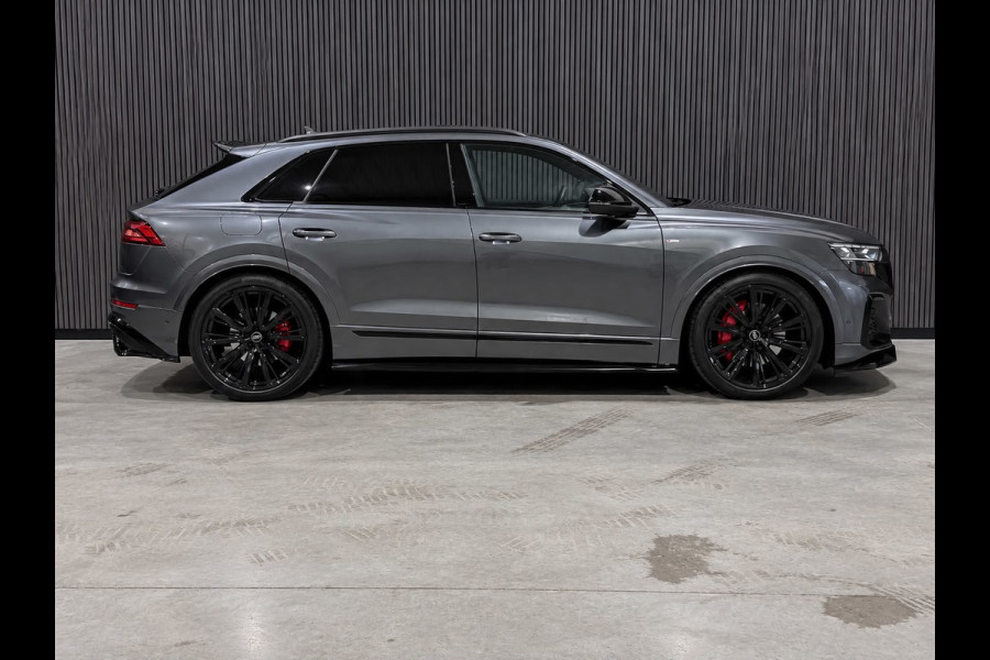 Audi Q8 60 TFSIe Quattro S Competition / 4WD Besturing / Pano / RS Zetel / Softclose / Alcantara hemel / Trekhaak /
