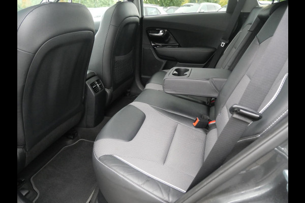 Kia e-Niro DynamicPlusLine 64 kWh | Navi | Carplay | Stoel/stuurverwarming | Adaptief | Camera | Schuif/kanteldak |