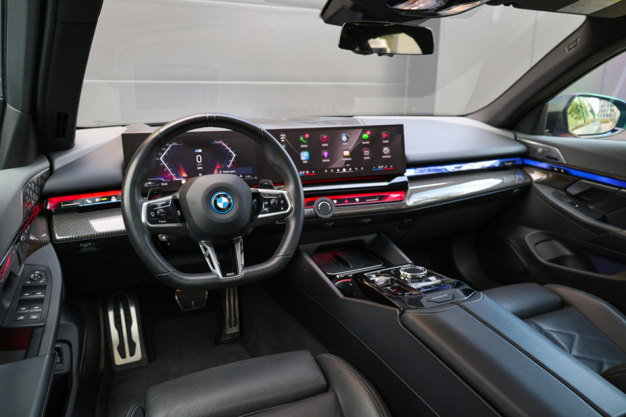 BMW 5 Serie 550e xDrive | BTW! | FULL OPTION! | PANO | B&W | M-SPORT PRO | CARBON | STOELVENTILATIE |