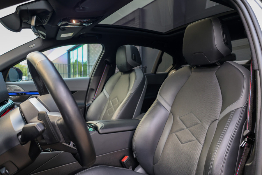 BMW 5 Serie 550e xDrive | BTW! | FULL OPTION! | PANO | B&W | M-SPORT PRO | CARBON | STOELVENTILATIE |