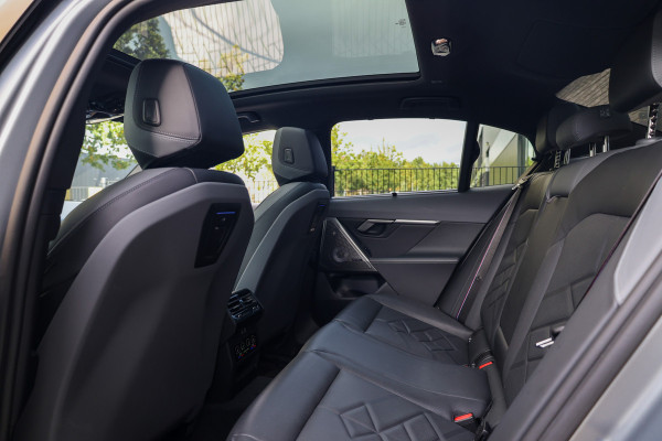 BMW 5 Serie 550e xDrive | BTW! | FULL OPTION! | PANO | B&W | M-SPORT PRO | CARBON | STOELVENTILATIE |