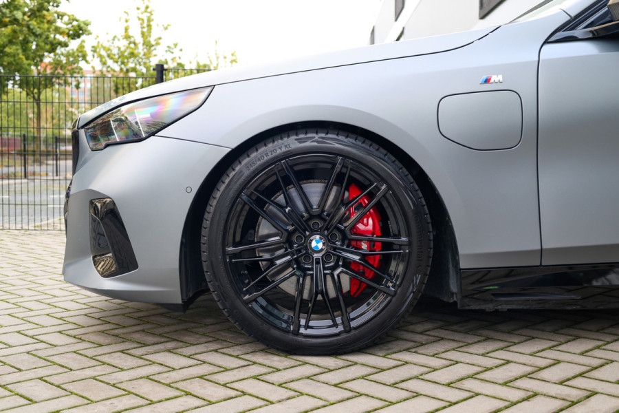 BMW 5 Serie 550e xDrive | BTW! | FULL OPTION! | PANO | B&W | M-SPORT PRO | CARBON | STOELVENTILATIE |