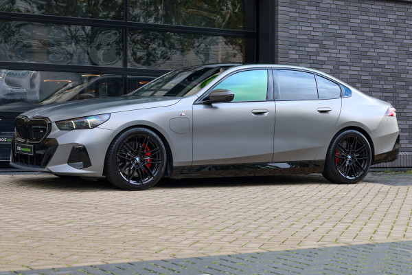 BMW 5 Serie 550e xDrive | BTW! | FULL OPTION! | PANO | B&W | M-SPORT PRO | CARBON | STOELVENTILATIE |