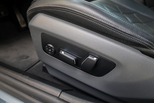 BMW 5 Serie 550e xDrive | BTW! | FULL OPTION! | PANO | B&W | M-SPORT PRO | CARBON | STOELVENTILATIE |